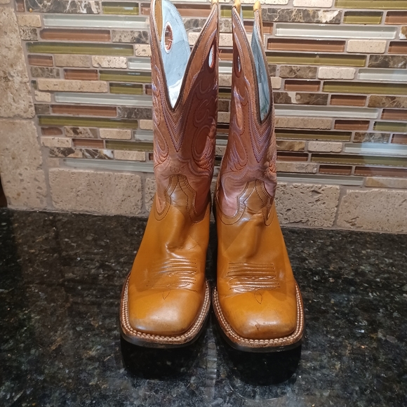 Ariat Shoes - New listing Ariat women's crossfire boots